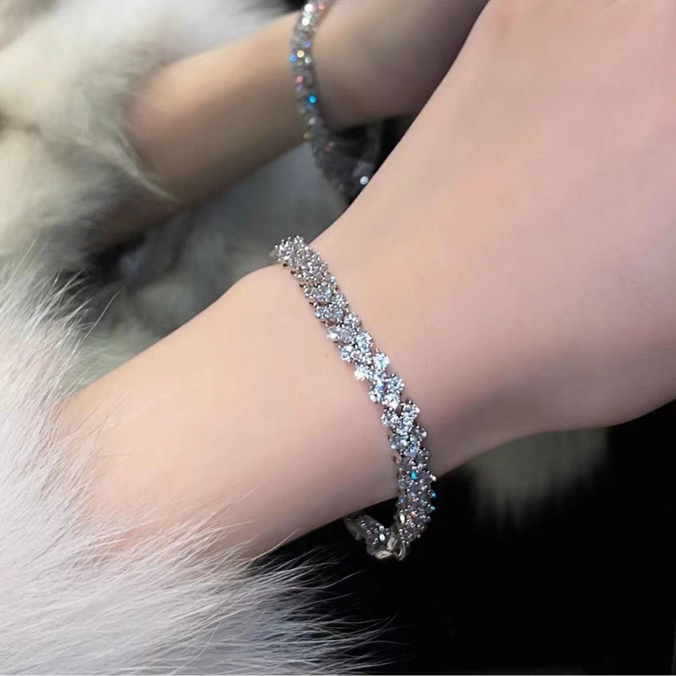 Zia | Pulsera de diamantes con diseño geométrico para mujer, estilo ligero y lujoso